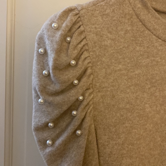 Zara oatmeal puff sleeve top with pearls - Picture 4 of 5